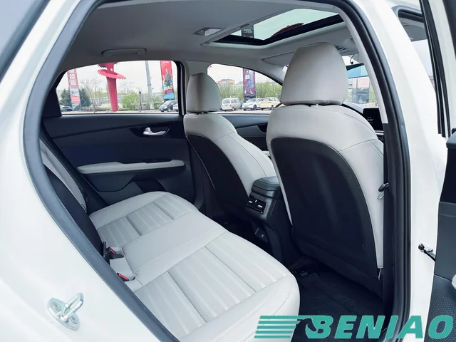 kia-cerato-k3-front-seats kia-cerato-k3-front-seats