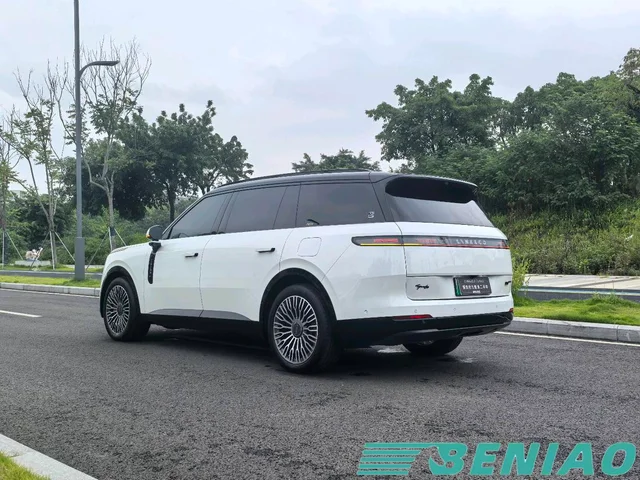 lynk-co-900-second-row-seats lynk-co-900-second-row-seats