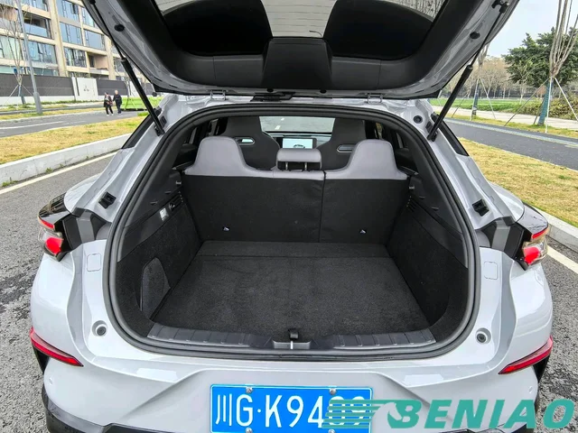 uni-t-family-suv-cabin uni-t-family-suv-cabin