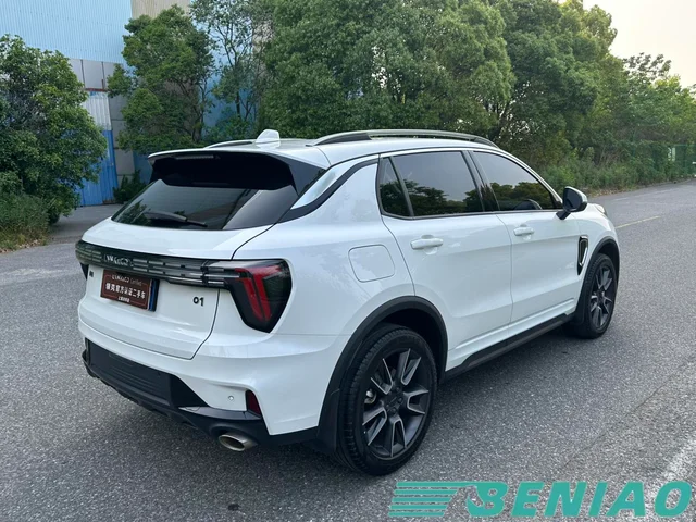 lynk-and-co-01-rear-view lynk-and-co-01-rear-view