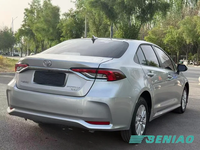 toyota-corolla-fuel-efficient-sedan toyota-corolla-fuel-efficient-sedan