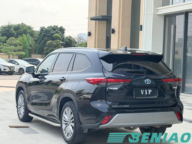 toyota-highlander-hybrid-rear-view toyota-highlander-hybrid-rear-view