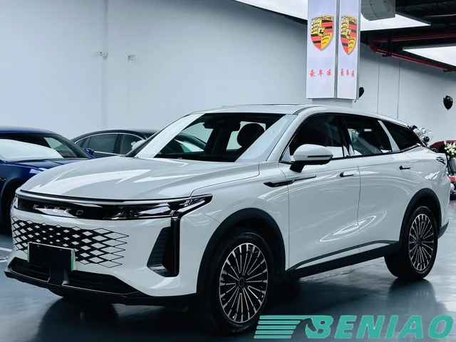 exeed-rx-hybrid-rear-view exeed-rx-hybrid-rear-view