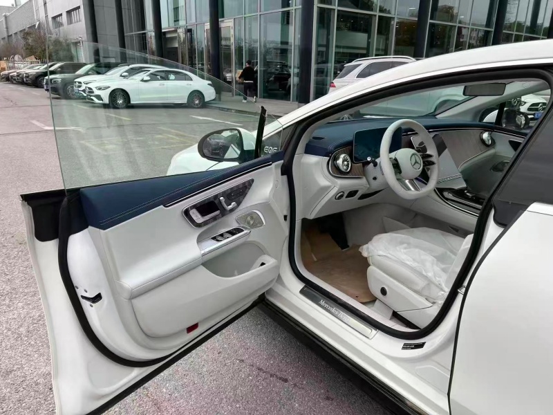 Mercedes EQE 500 sedan Mercedes EQE 500 sedan