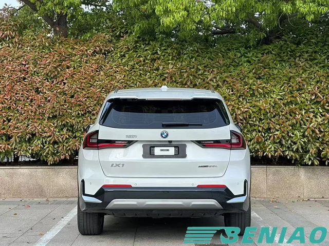 bmw-ix1-charging-port bmw-ix1-charging-port
