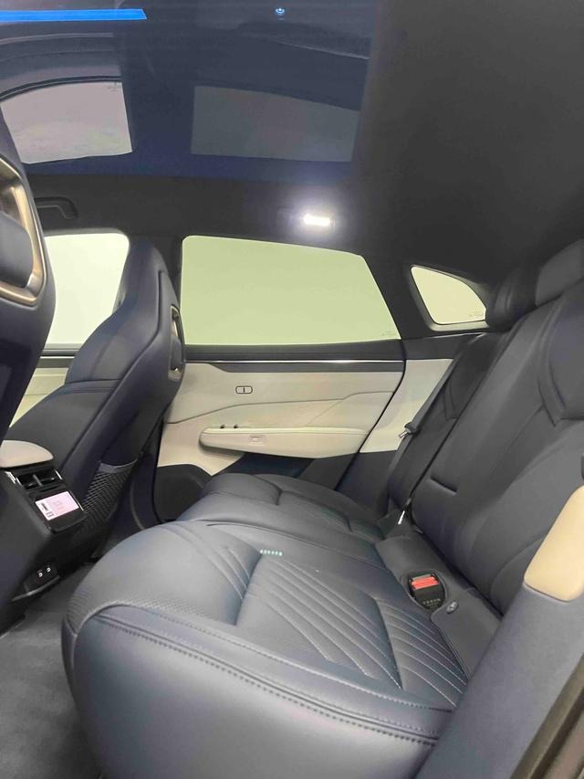 Premium electric sedan Zeekr Premium electric sedan Zeekr