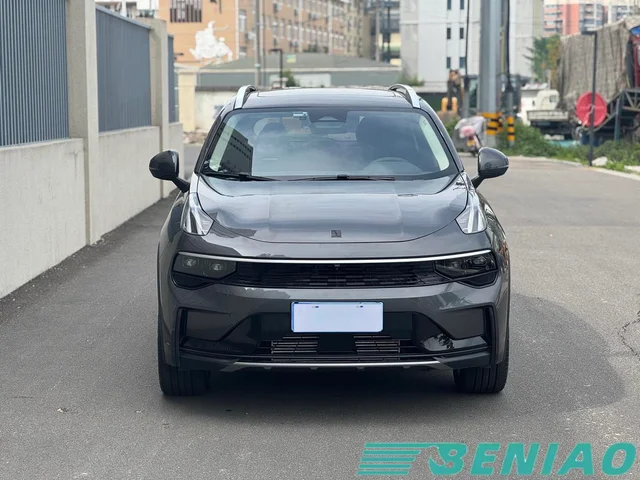 lynk-and-co-01-side-profile lynk-and-co-01-side-profile