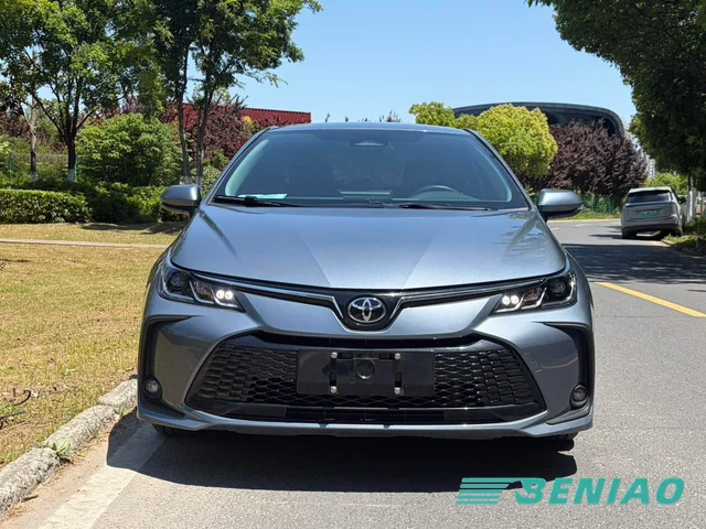 toyota-corolla-family-sedan-exterior toyota-corolla-family-sedan-exterior