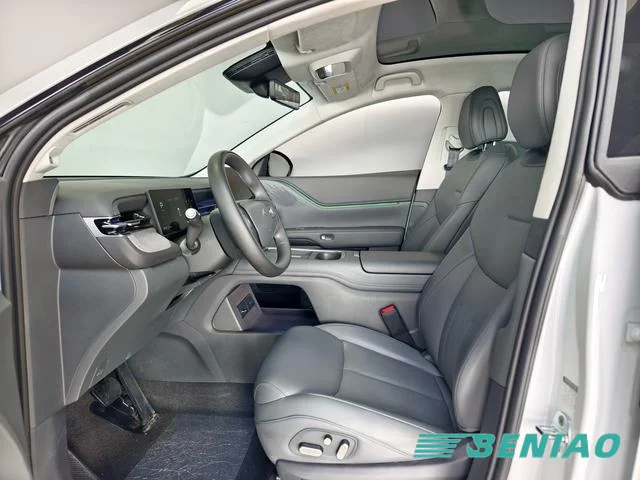 xpeng-g6-modern-interior-layout xpeng-g6-modern-interior-layout