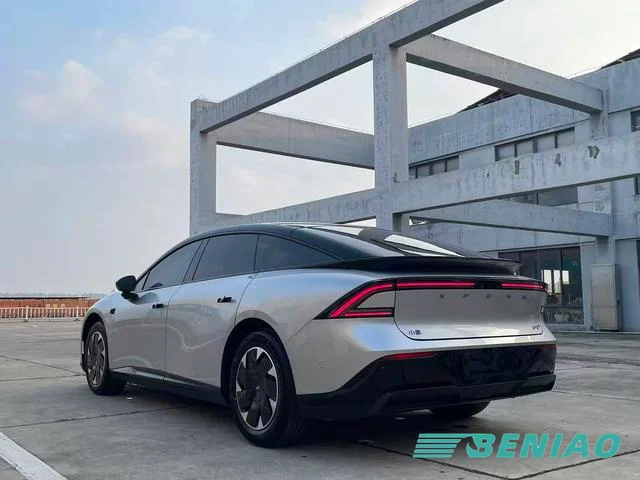 xpeng-p7-plus-panoramic-glass-roof xpeng-p7-plus-panoramic-glass-roof