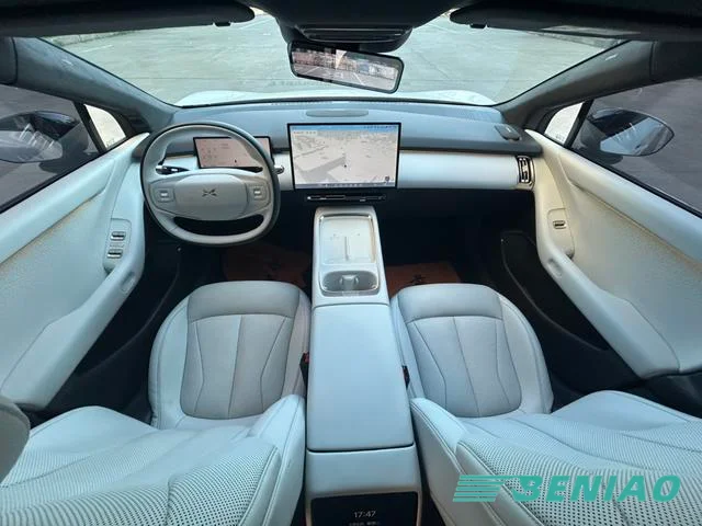 xpeng-p7-plus-panoramic-glass-roof xpeng-p7-plus-panoramic-glass-roof