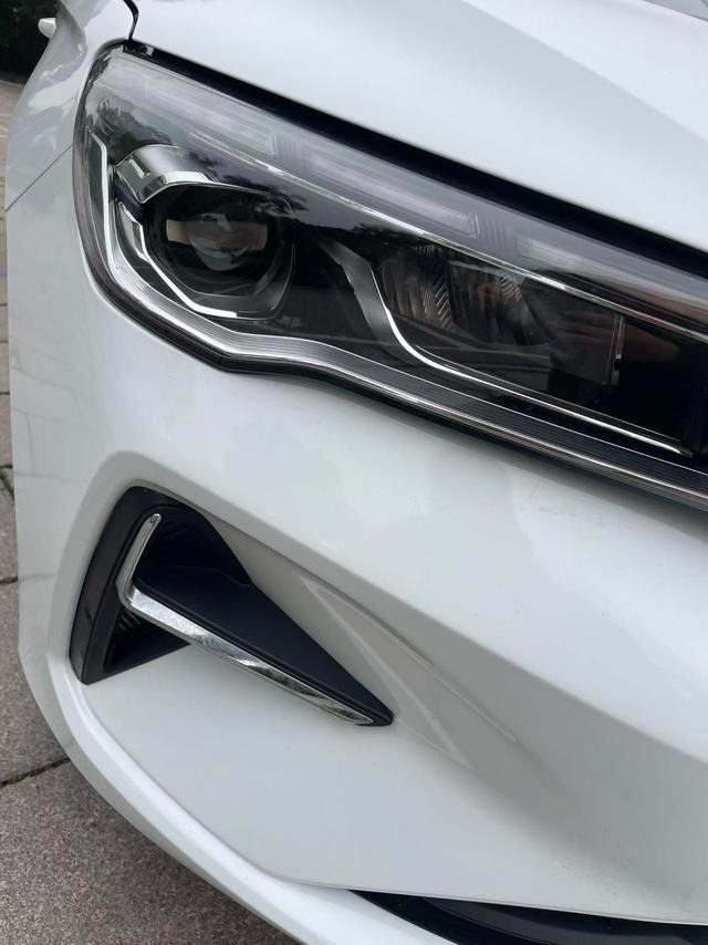 Geely Emgrand petrol sedan