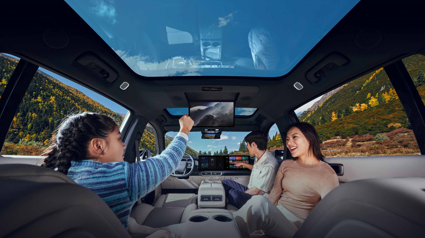 Innovative Five-Screen 3D Spatial Interaction - Li Auto for car