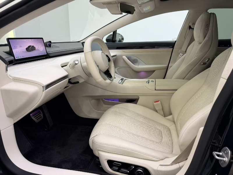 pictuStelato S7 electric car