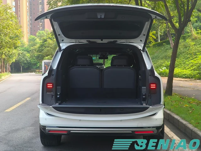 zeekr-9x-hybrid-suv-side-view