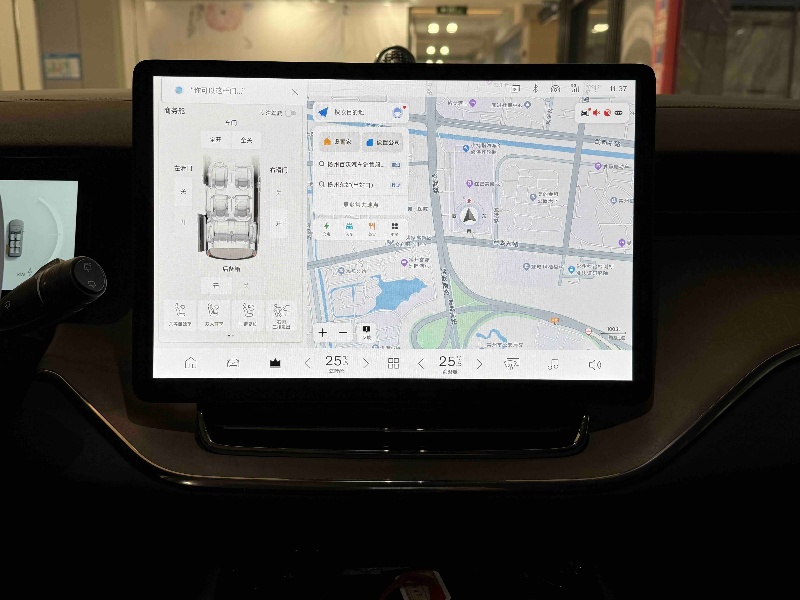 Volvo EM90 luxury MPV