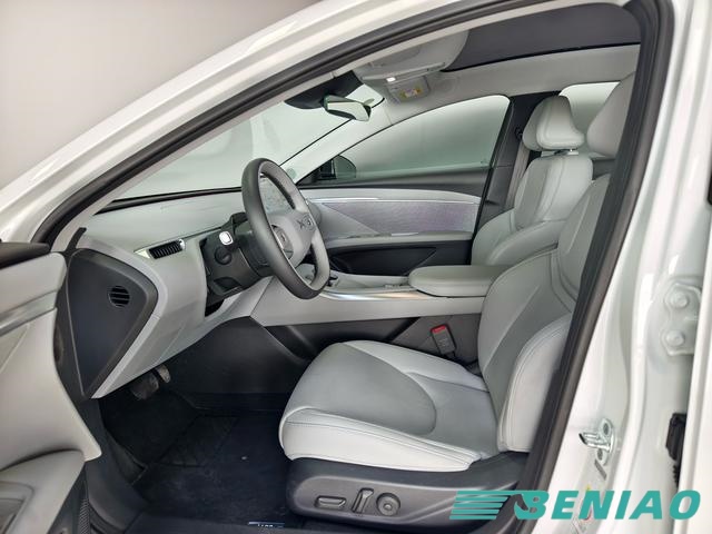 mo3-cars-electric-sedan