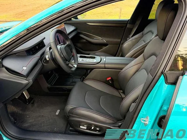xiaomi-su7-smart-driving-sedan