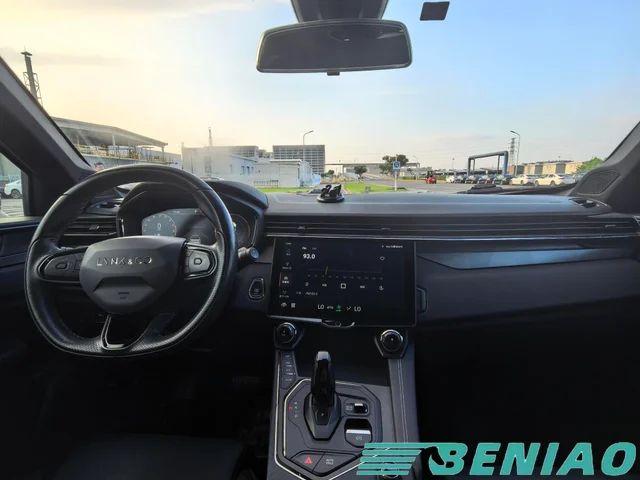 lynk-and-co-01-em-p-1-5td-plus-front-view