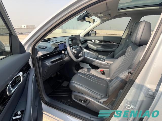 geely-ex5-electric-suv-charging