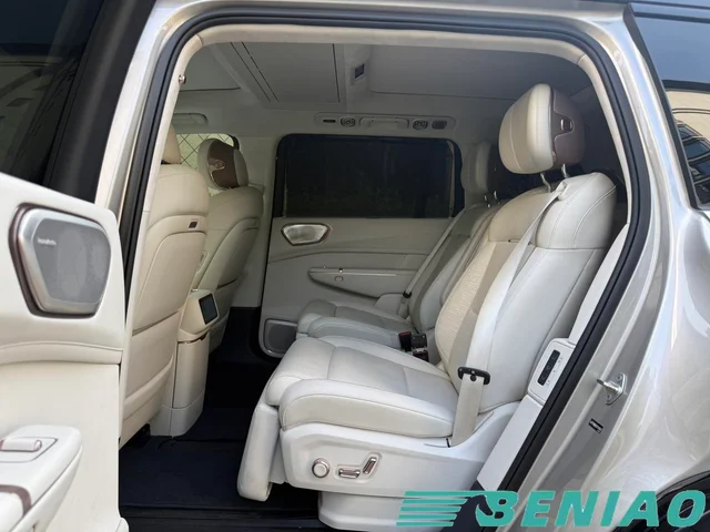 lynk-co-900-6-seater-suv-side-view