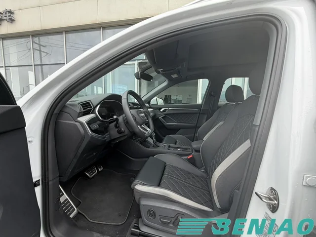 audi-q3-mfinimfini-konsole