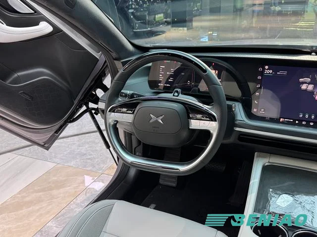 xpeng-p7-panoramic-glass-roof