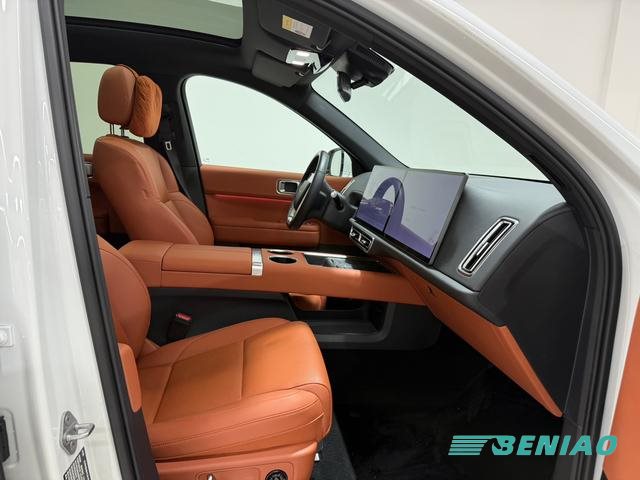 li-auto-l6-large-touchscreen
