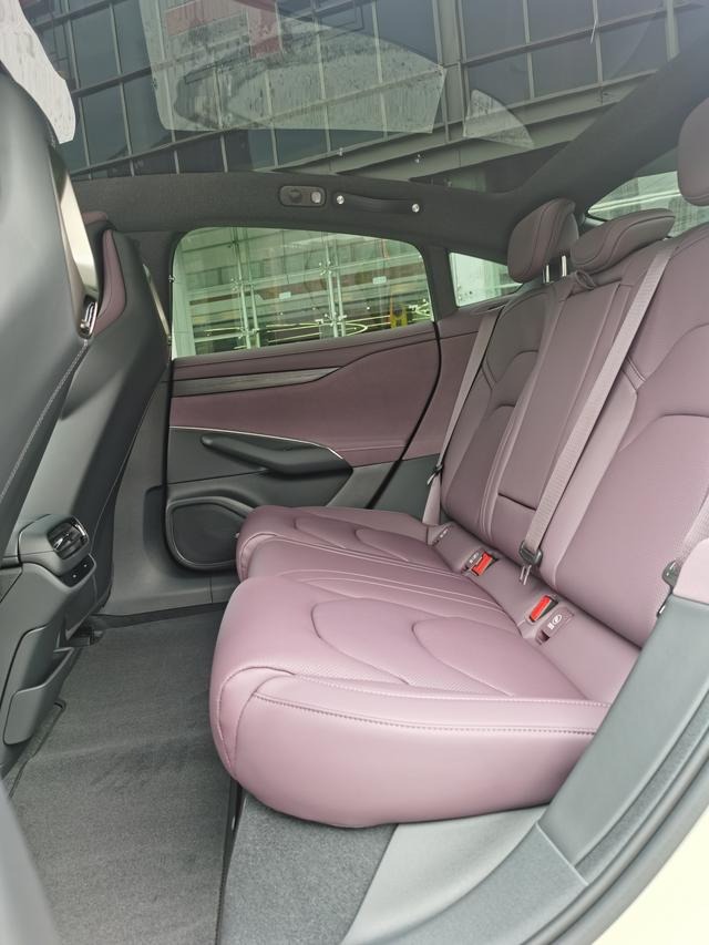 Xiaomi electric car SU7