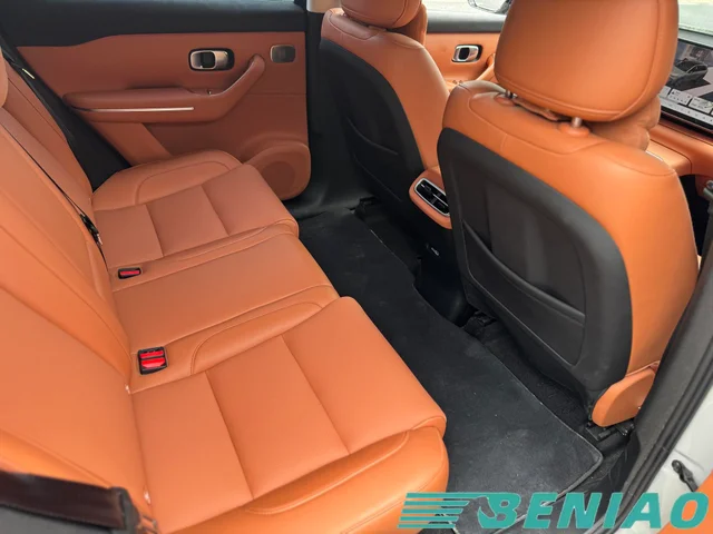 leapmotor-c10-large-touchscreen