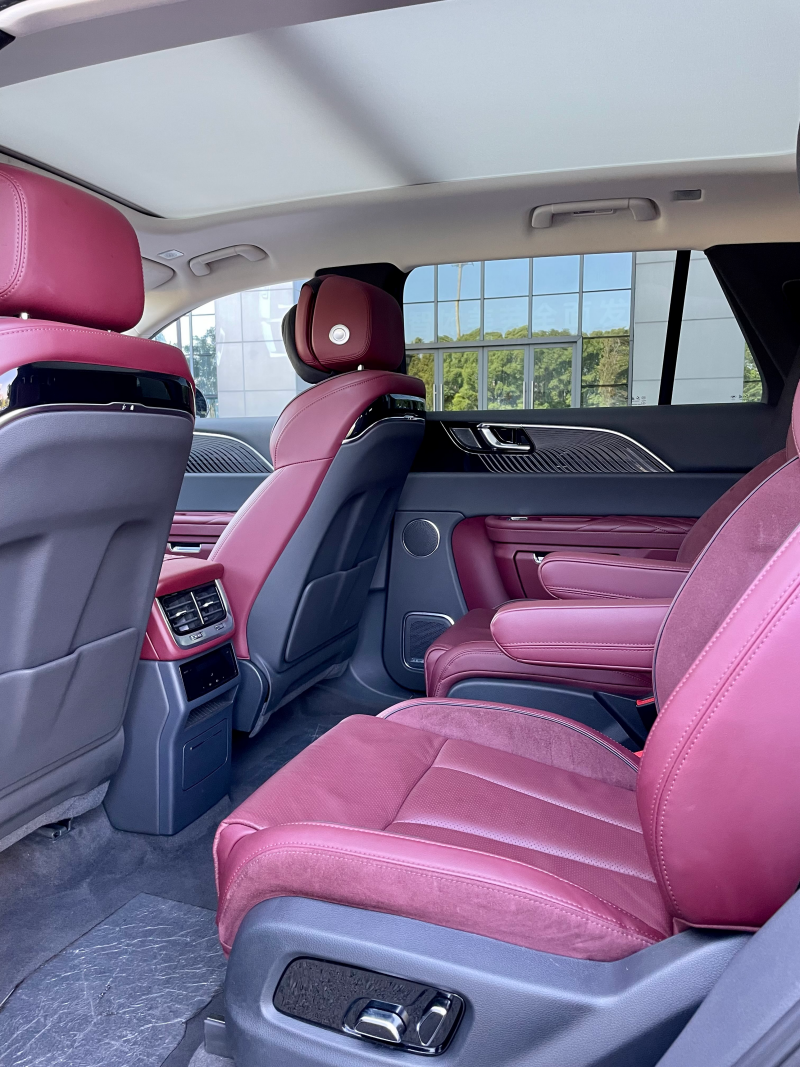 Hongqi E-HS9 interior