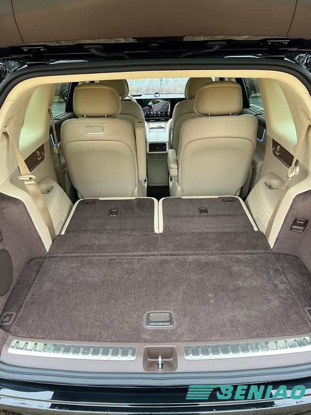 aito-m9-2025-panoramic-sunroof-interior-view