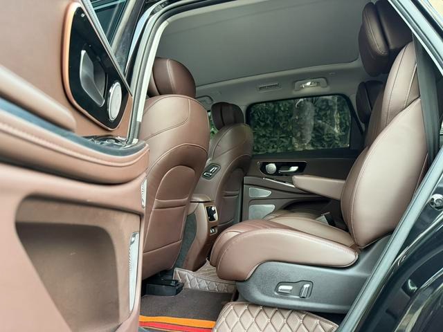 Luxury 7 seater SUV