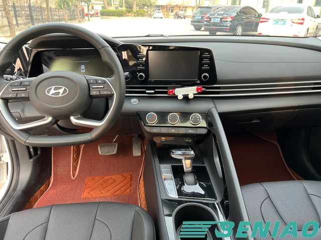 hyundai-elantra-touchscreen-display