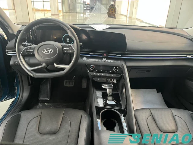 hyundai-elantra-rear-seat