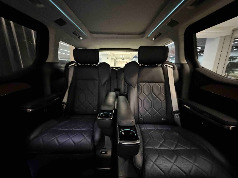 Volvo EM90 electric car price