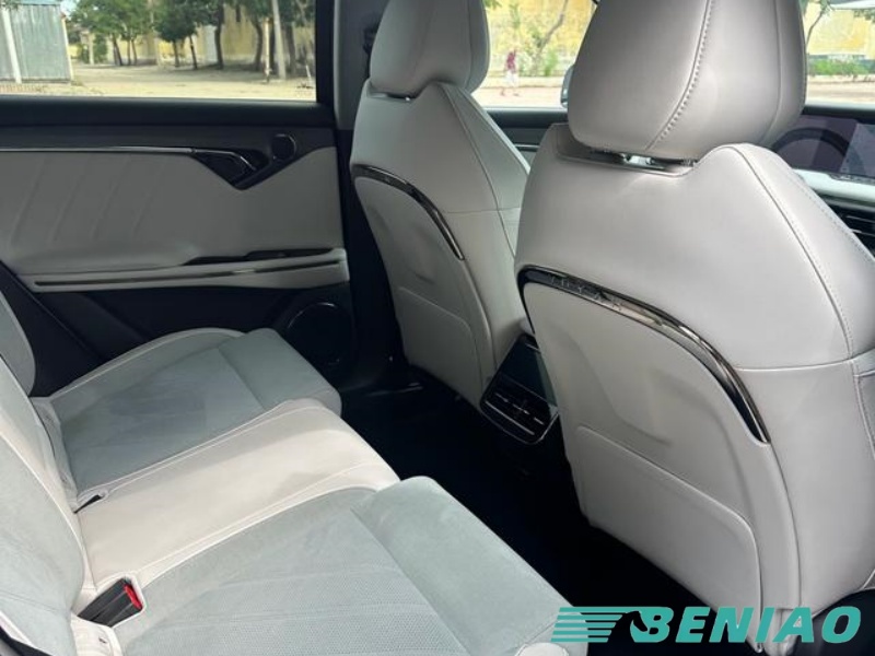 china-new-model-voyah-free-2025-extended-range-hybrid-suv