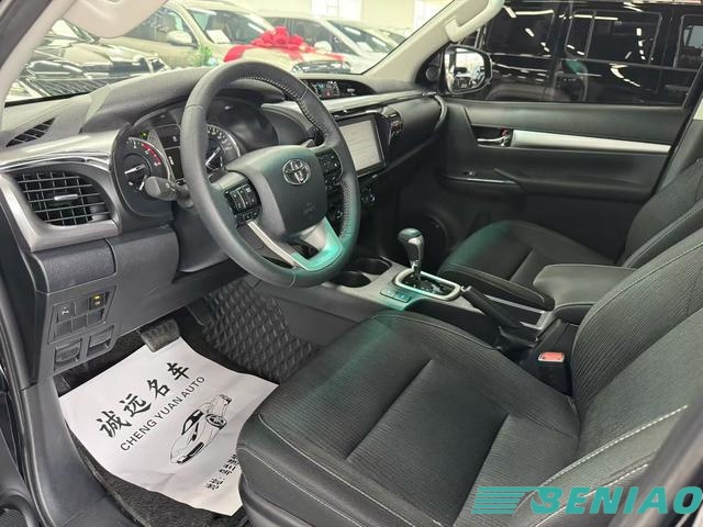 toyota-hilux-front-view