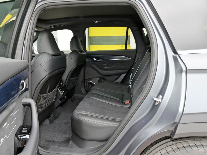 Geely Xingyue L interior