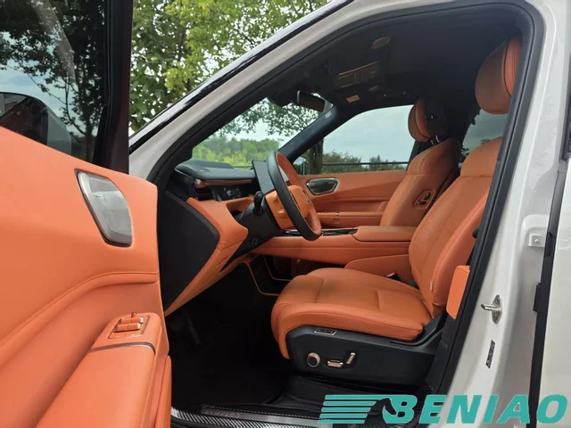 lynkco-900-six-seater-interior