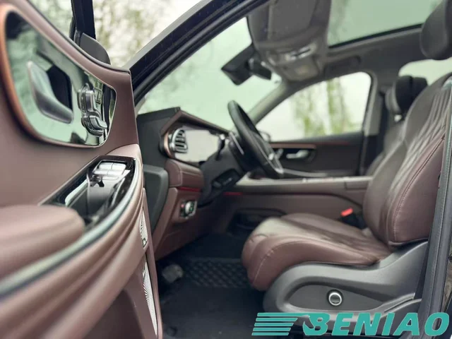 exeed-vx-6-seater-interior