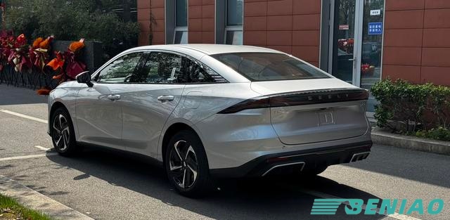 Geely Galaxy L6 PHEV