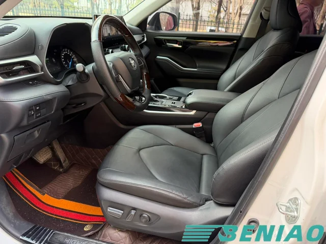 highlander-toyota-luxury-suv-side-view