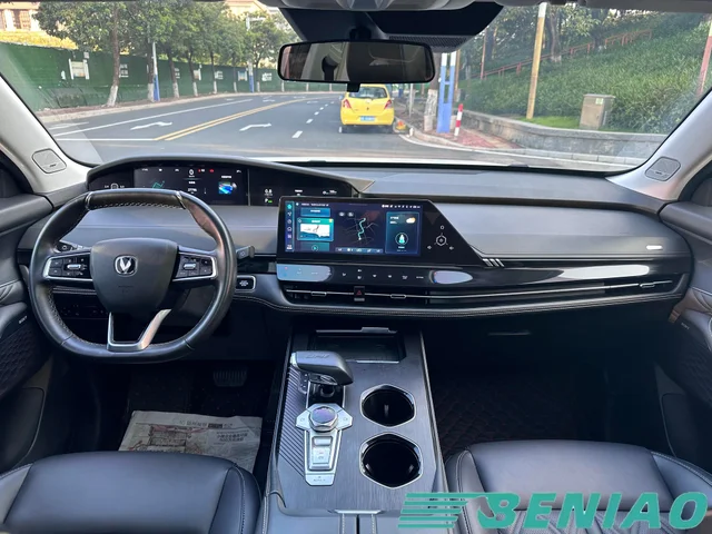 uni-k-luxury-suv-cabin