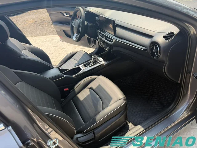 kia-cerato-k3-front-seats