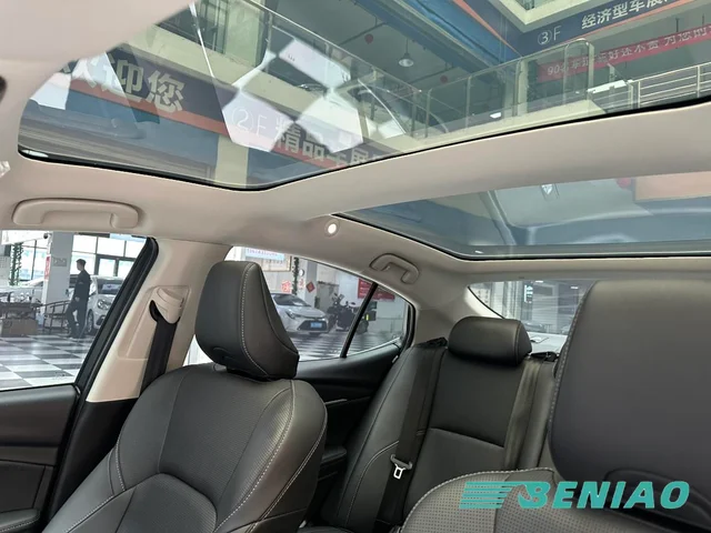toyota-camry-luxury-seat-layout