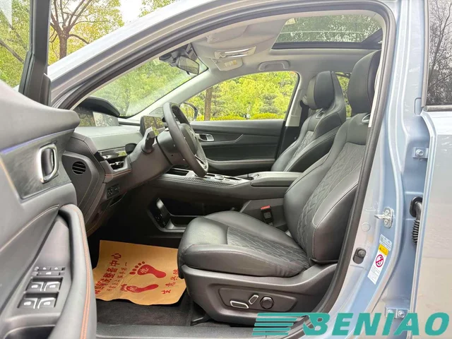 uni-k-luxury-suv-cabin