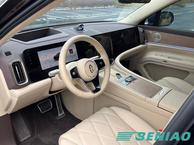 aito-m9-2025-luxury-interior-dashboard-display