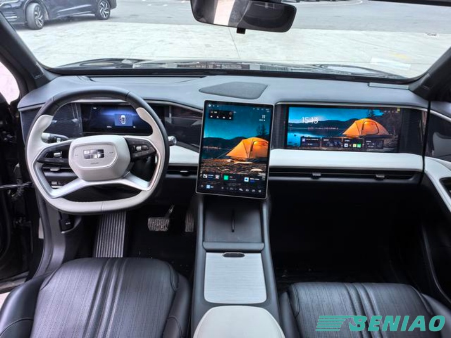 Geely hybrid SUV export