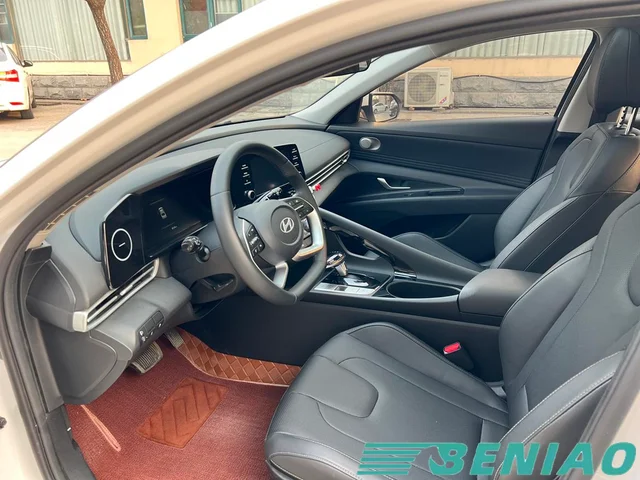 hyundai-elantra-front-seat